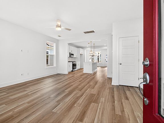 3rd image of 747 Blueway Ave