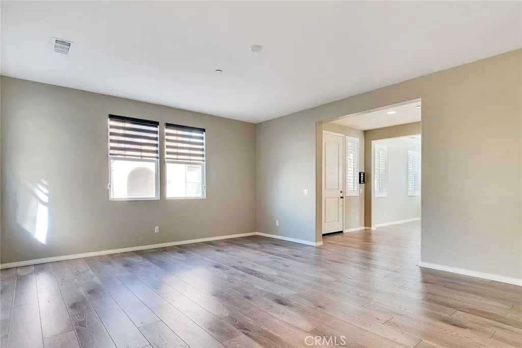 3 bed, 2.5 bath, 2033 sqft, $3,500 — Photo 3