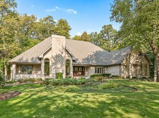 3502 Royal Fox Dr, St Charles, IL 60174