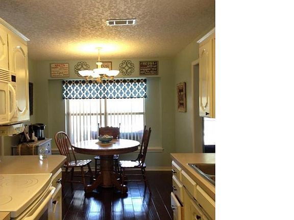 4th image of 3014 Veterans Ave