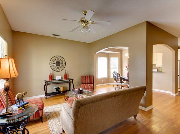Living Room/Dining