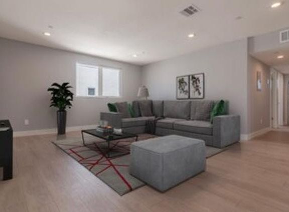 5th image of 635 N Harvard Blvd #1