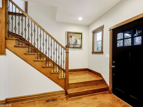 2nd image of 3027 W Leland Ave