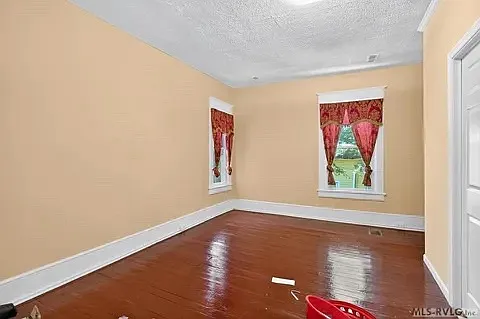 6 bed, 3074 sqft, $2,700 — Photo 4
