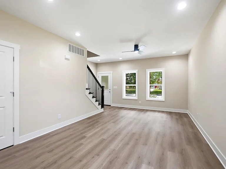 3296 Rose Ave — Photo 5