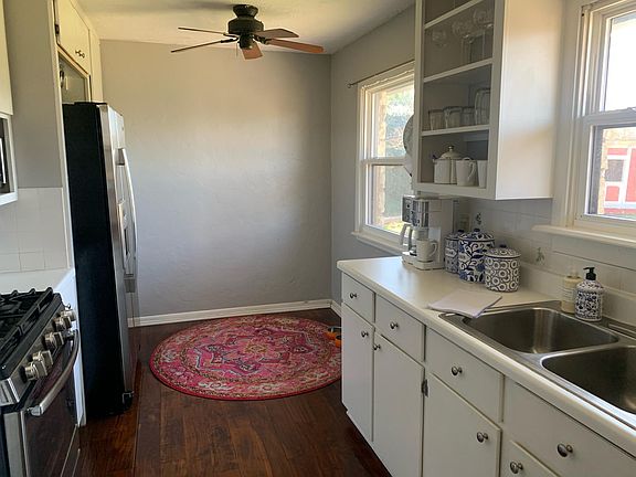 4th image of 2200 Carlton Way