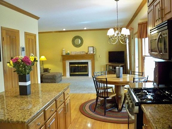 4th image of 7418 Charmonte Ct