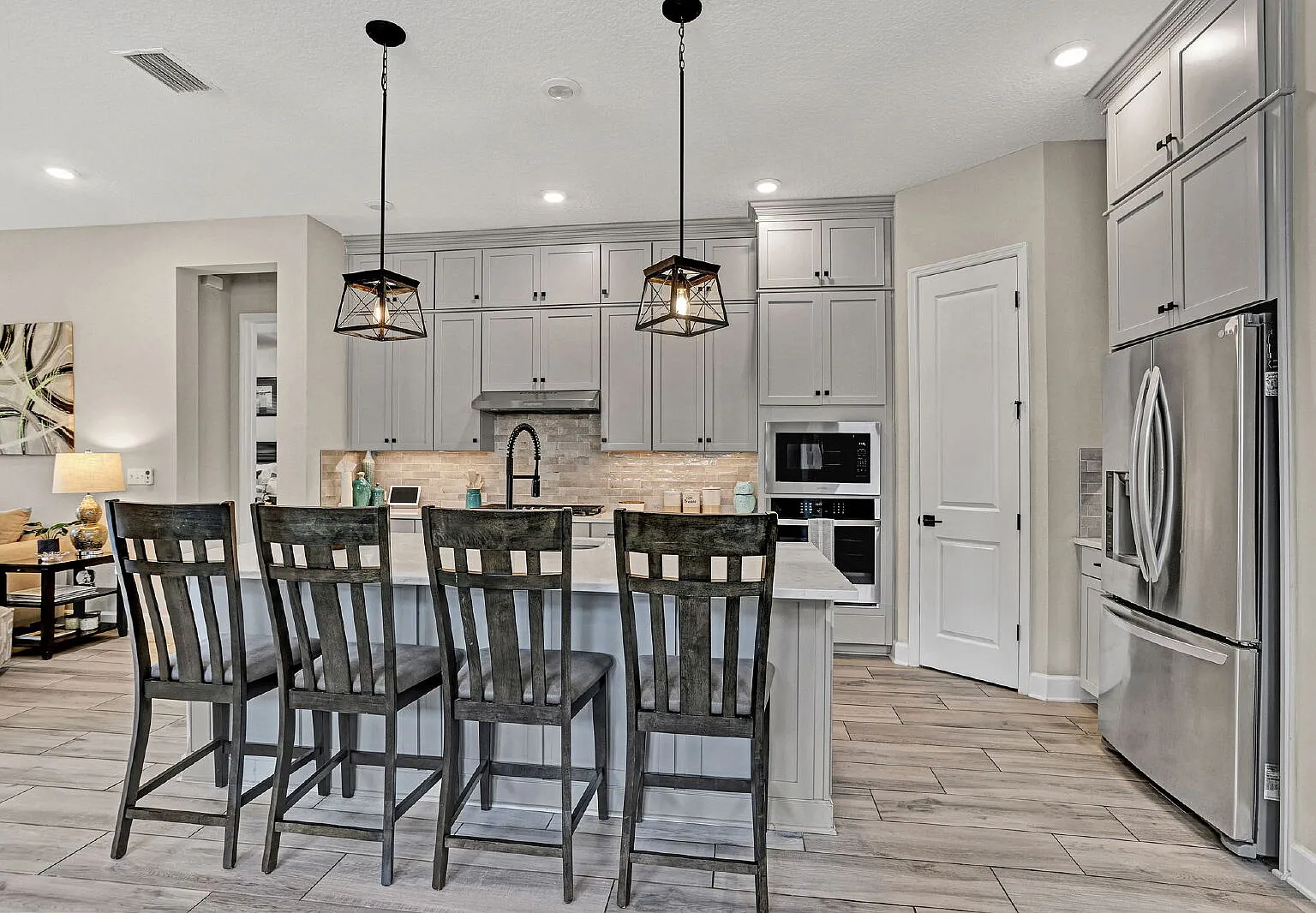 4 bed, 3.0 bath, 2862 sqft, $4,175 — Photo 2