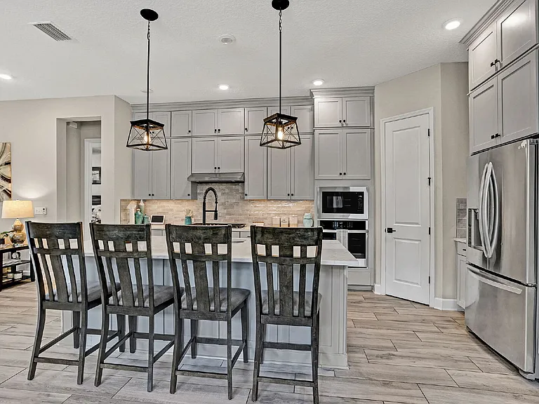 694 Navigators Rd — Photo 2