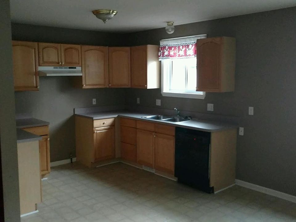 2nd image of 23762 Columbus Ave