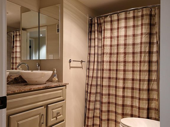 4th image of 320 Palo Alto Ave APT D2