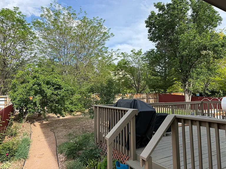 429 Simmons Ct — Photo 4