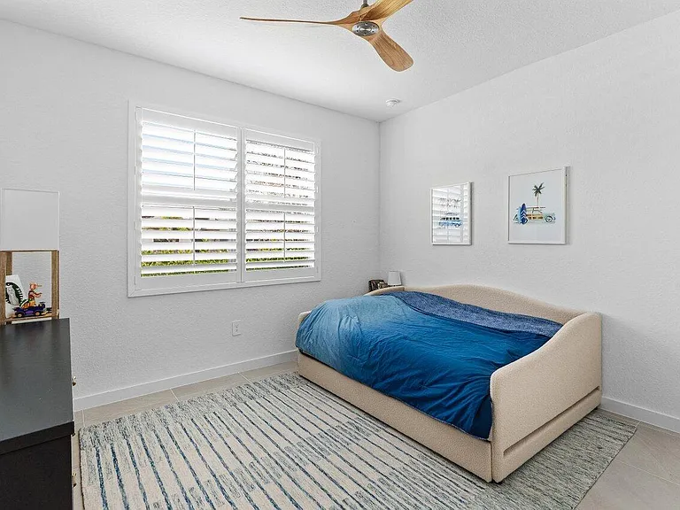 1991 NE Ocean Dunes Dr — Photo 9