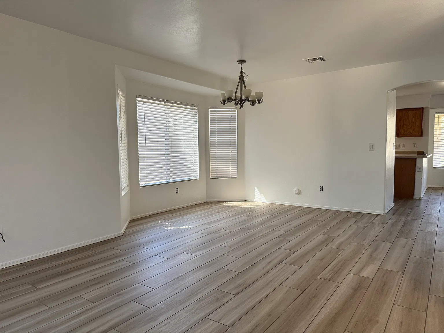 5 bed, 2659 sqft, $2,650 — Photo 4