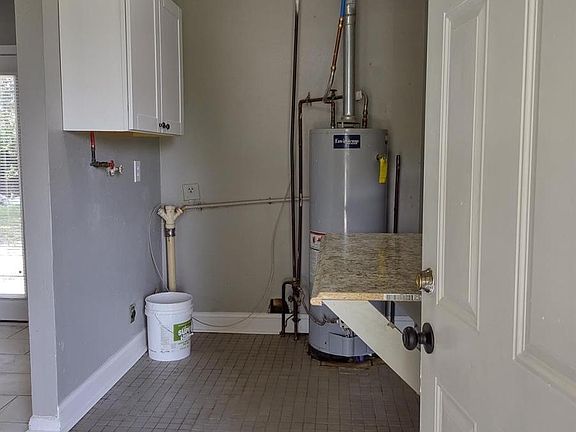 4th image of 13516 Laverton Ave
