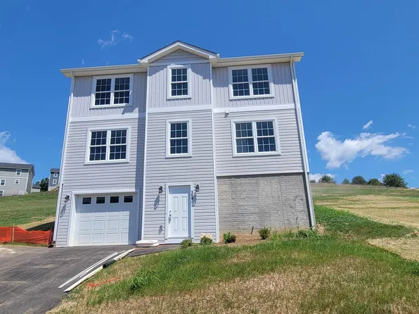 186 Redwood Dr, Pembroke, VA 24136