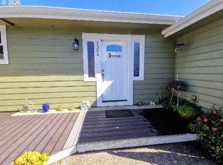 1304 Ocean Ct, Coos Bay, OR 97420