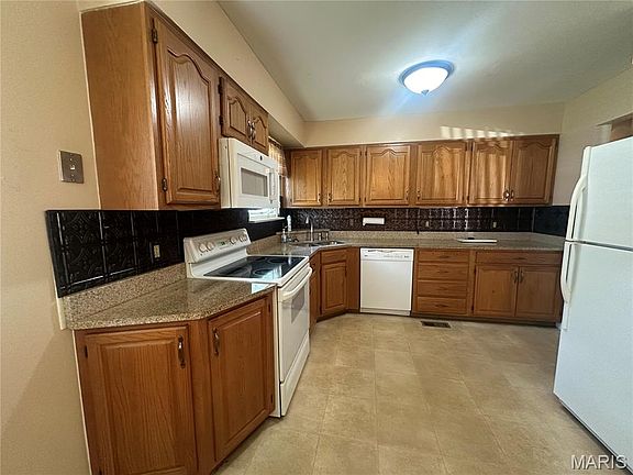 3rd image of 1250 Hawksbury Dr