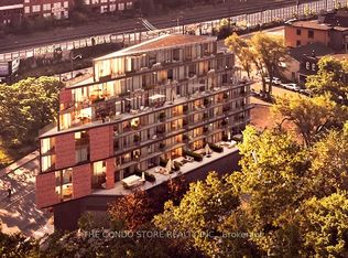 2625 Dundas St W #402, Toronto, ON M6P 0C5