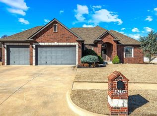 1207 Manor Dr, Bartlesville, OK 74006