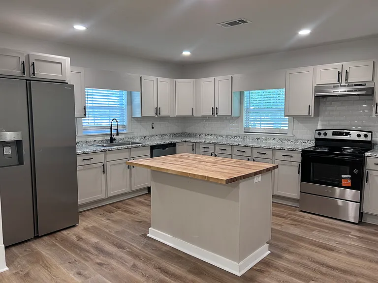 112 Moore Ave — Photo 18