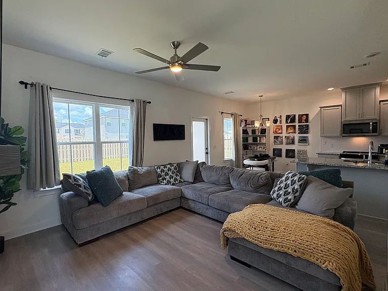 248 Buckingham Dr — Photo 3