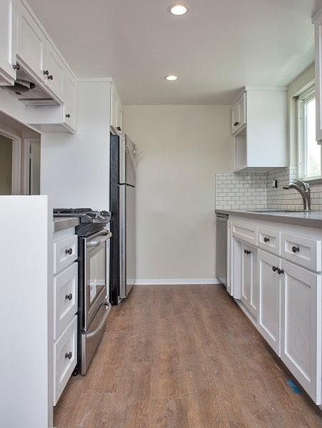 Brand new kitchen w/DW, refrig & gas stove