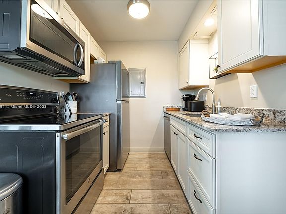 3rd image of 2520 NE 12th St Unit 1
