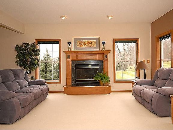 Sunny living room w/fireplace