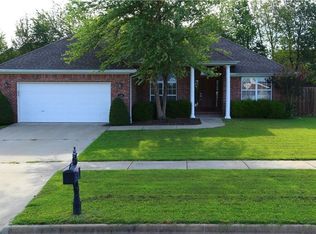 2386 N Silk Rose Ave, Fayetteville, AR 72704