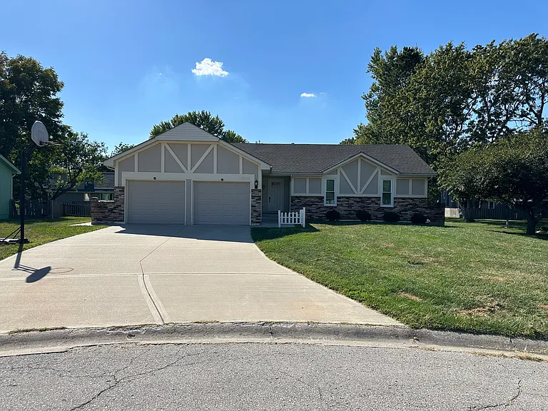 15120 S Kaw Dr — Photo 1