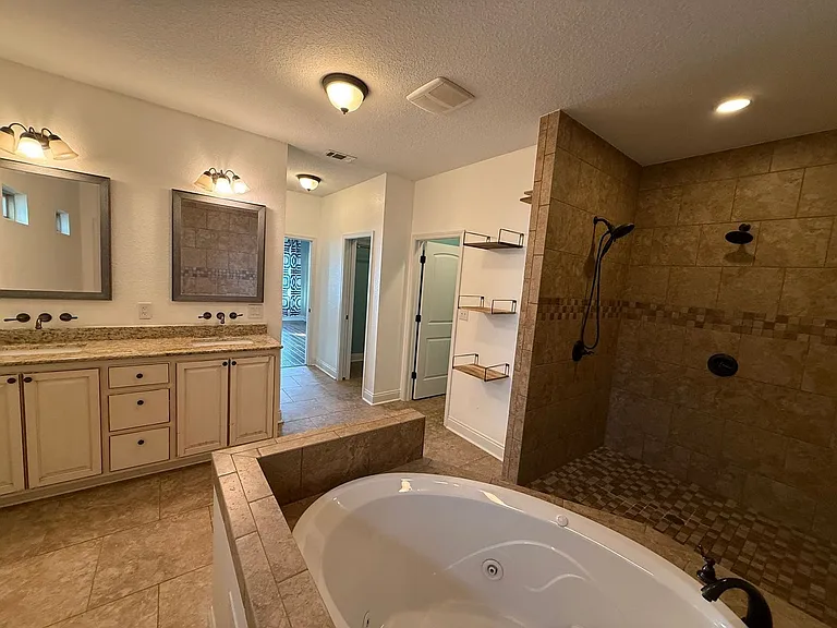 6148 E Bay Blvd — Photo 24
