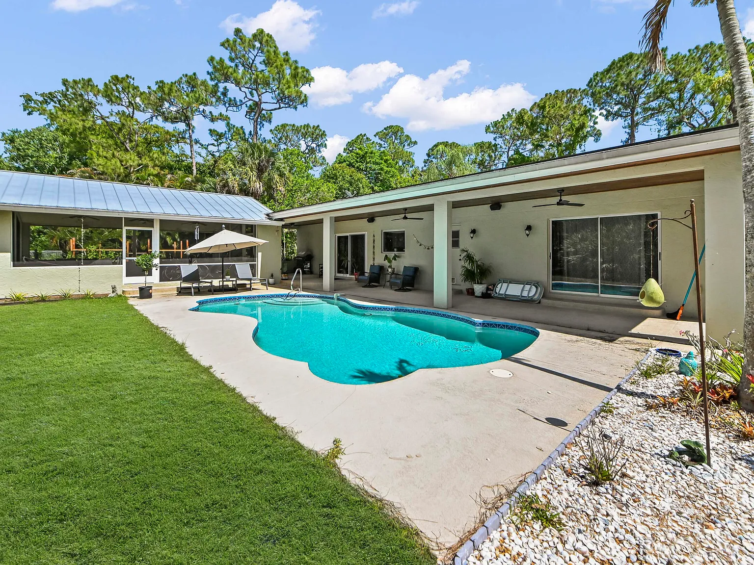 3 bed, 2.0 bath, 1769 sqft, $4,750 — Photo 4