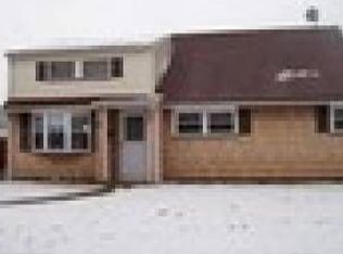 82 Hickory St, Carteret, NJ 07008