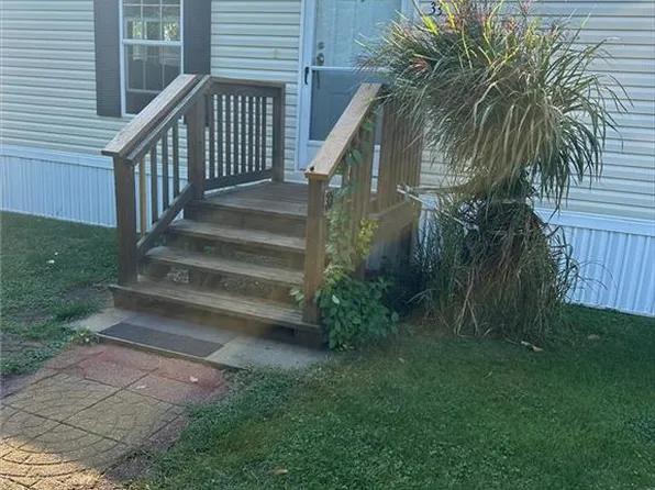 33 Hemlock Rd, Glocester, RI 02814