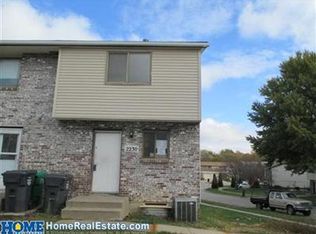 2230 Sandstone Rd, Lincoln, NE 68512