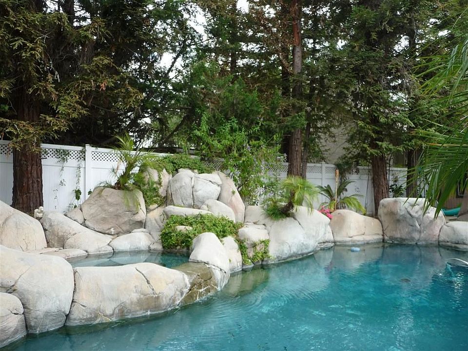 Custom built lagoon pool & spa