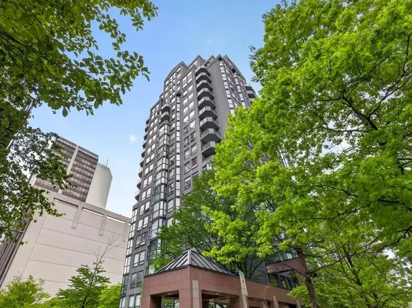 811 Helmcken St #6, Vancouver, BC V6Z 1B1