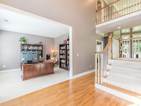 5th image of 9824 Forest Hill Dr