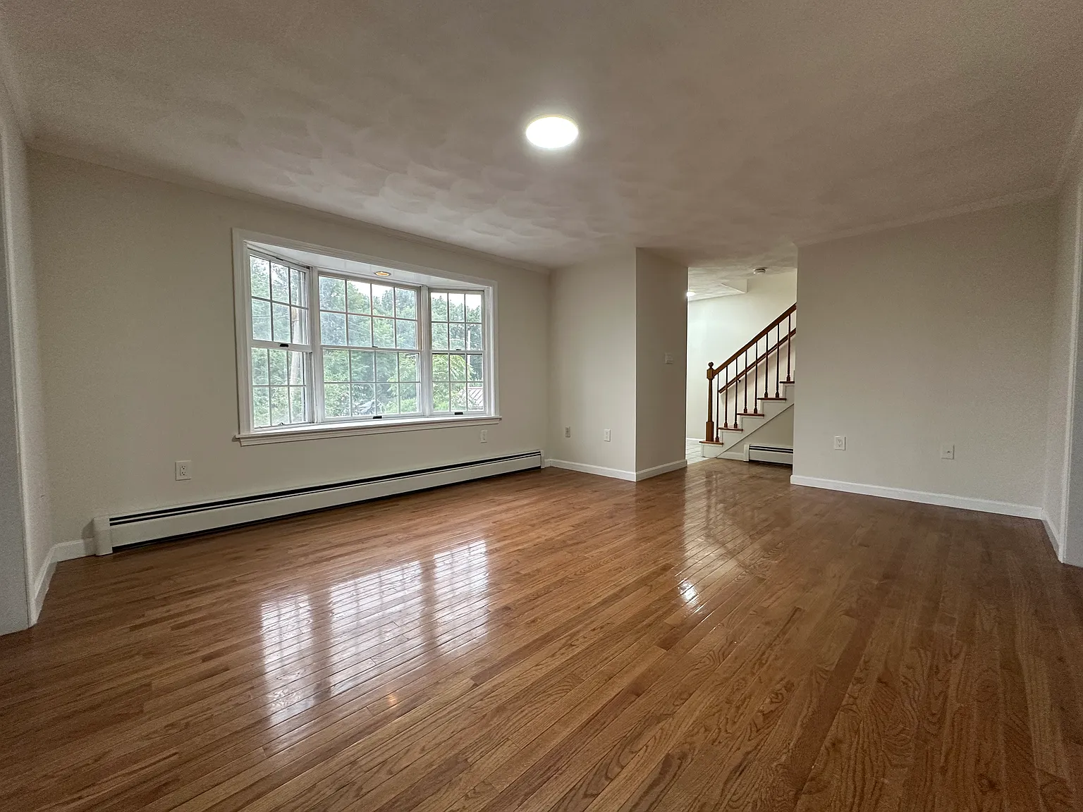 4 bed, 2.5 bath, 2000 sqft, $3,800 — Photo 2