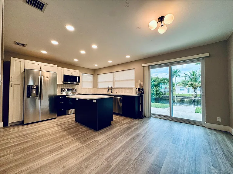 1871 NW 31st Ct — Photo 8