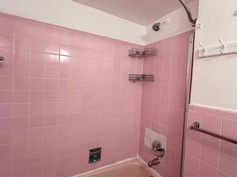 2028 E 60th St #2 — Photo 9