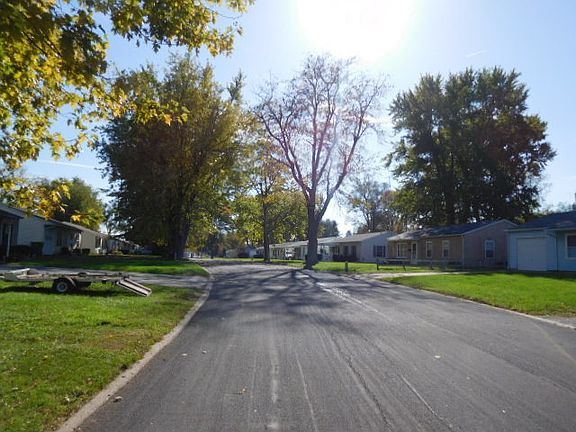 3rd image of 1615 Russell Ave