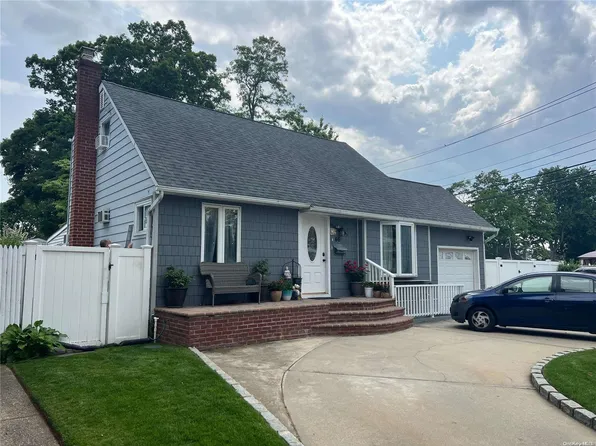 46 33rd Street, Copiague, NY 11726