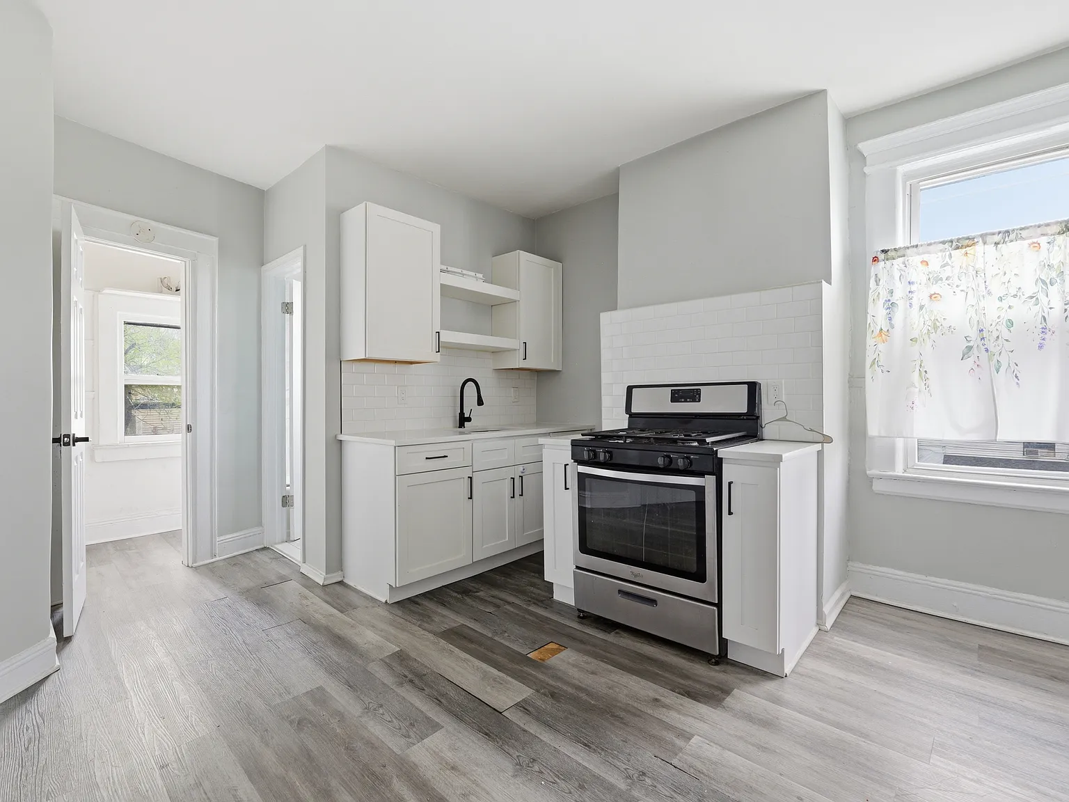 1 bed, 600 sqft, $1,800 — Photo 2
