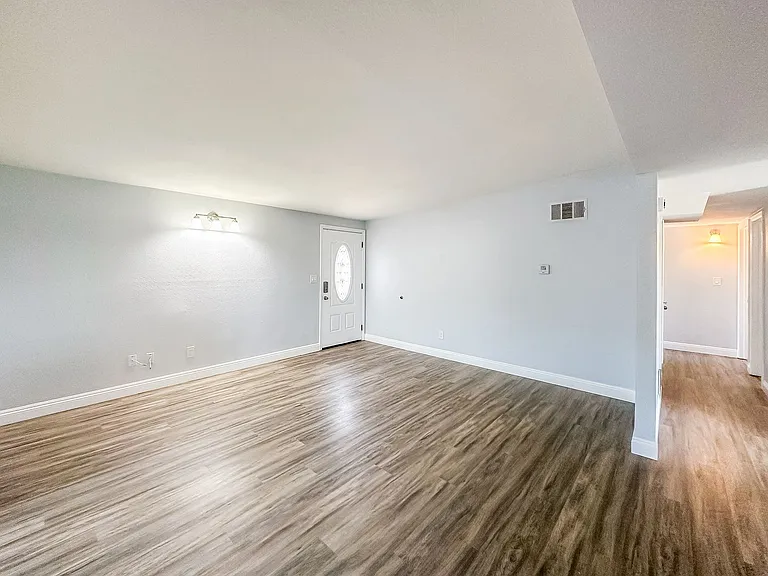 1117 Iris Ave — Photo 4
