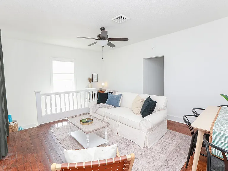 1282 W Ocean View Ave #UP — Photo 4