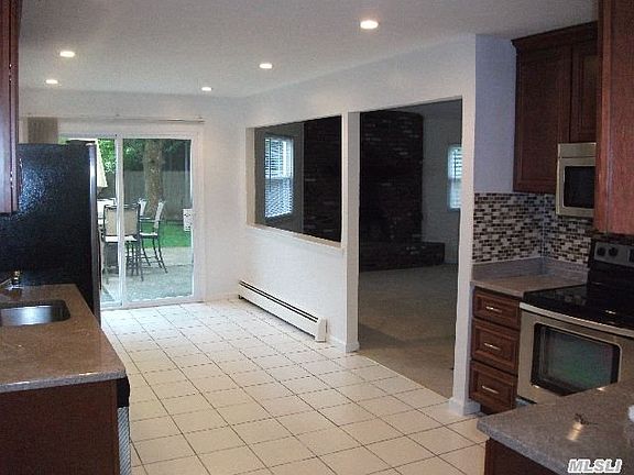 3rd image of 11 Granada Cir
