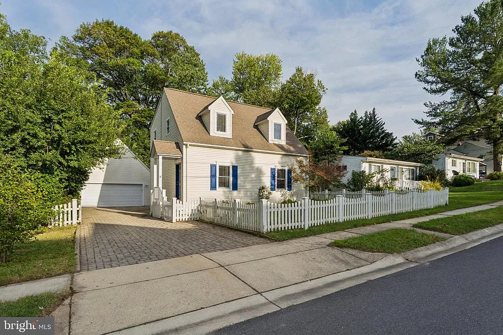 3 bed, 3.0 bath, 1400 sqft, $3,600 — Photo 2