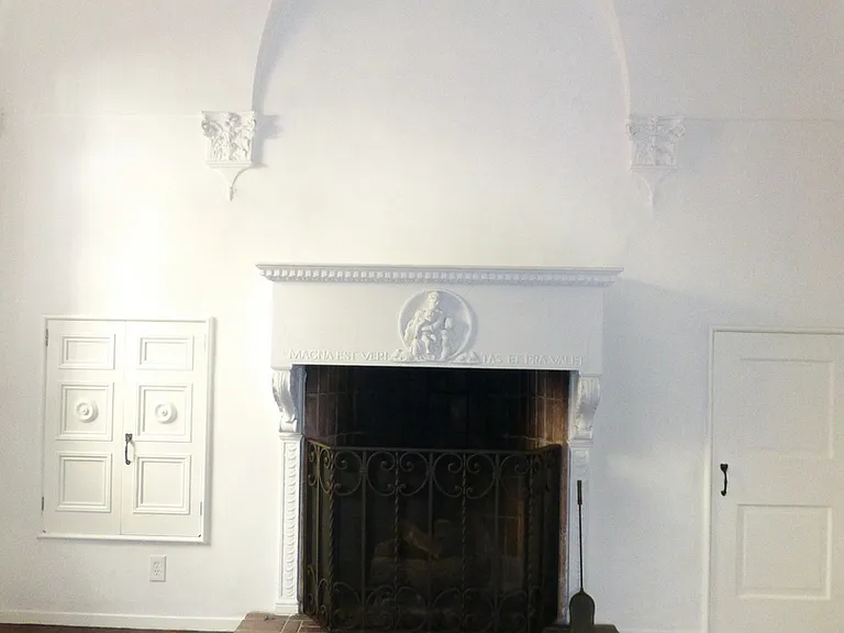1355 N Laurel Ave — Photo 12